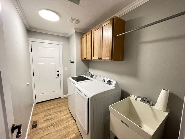 Building Photo - 3 bedroom 2 bathroom home located in Rathdrum