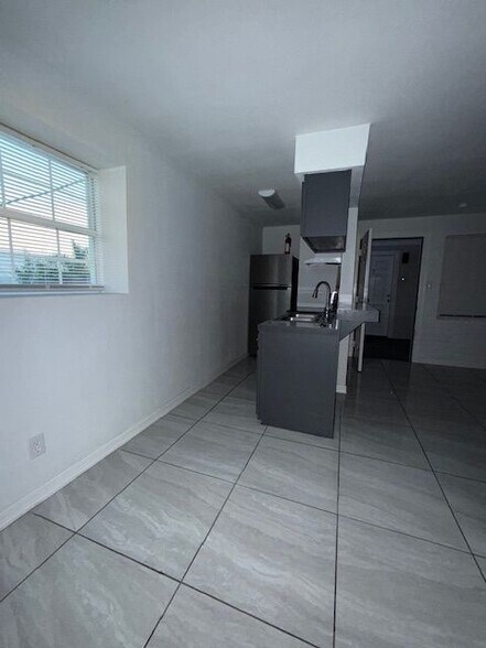 Building Photo - 500 N Broadway St