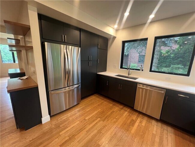 Building Photo - 127 Westland Dr