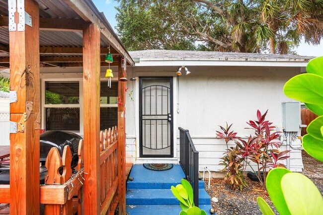 Building Photo - 314 S Palmway