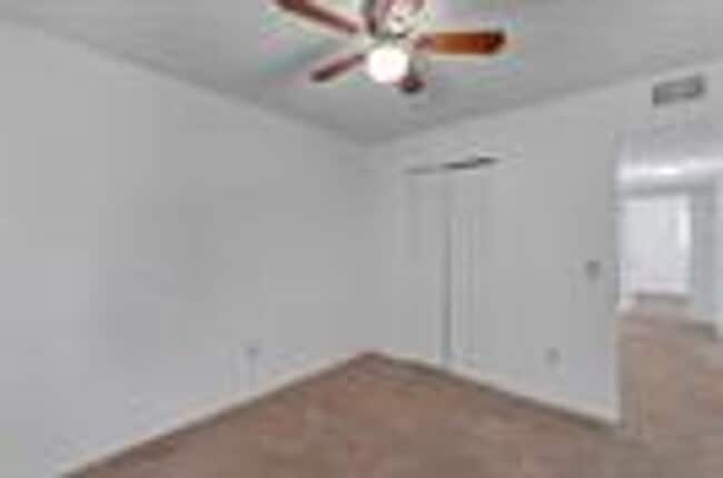 Building Photo - Comfortable & Spacious 3BR Condo with Built-In Closets and Backyard Patio in Tavares Community