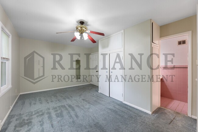 Building Photo - 9306 W Maple St