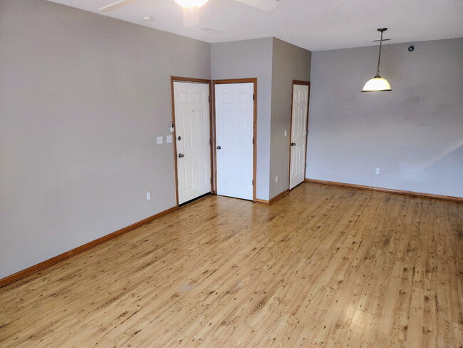 Building Photo - 1320 SE Florence Dr