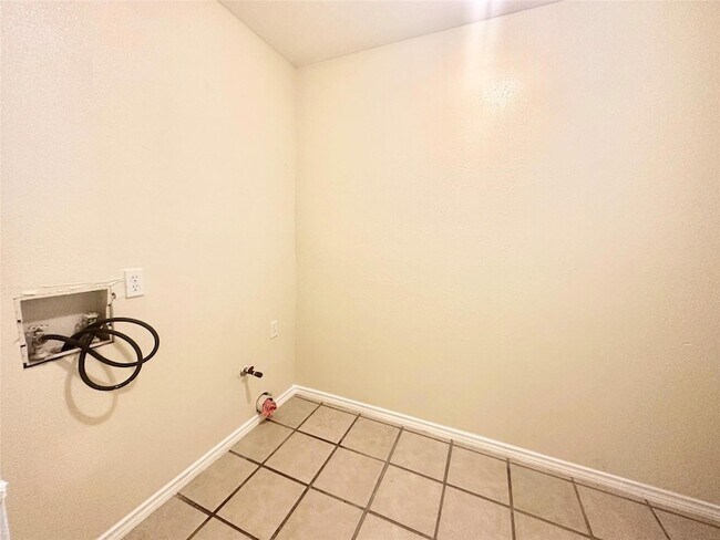 Building Photo - 5101 Purple Sage Dr