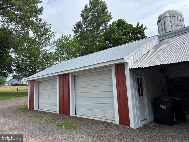 Building Photo - 34 Fretz Rd