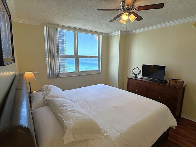 Building Photo - 2080 S Ocean Dr