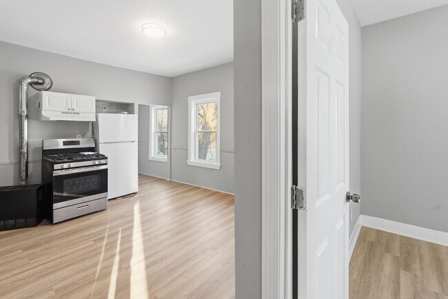 Building Photo - 47 Fox St