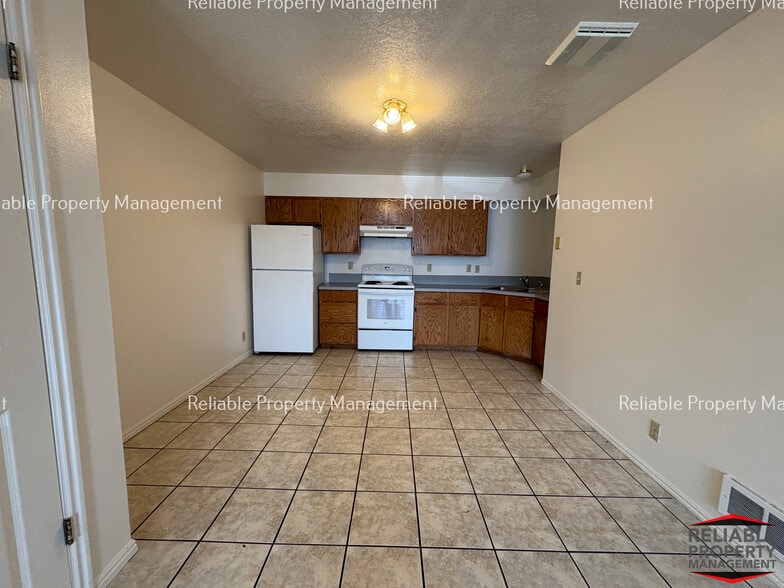 Building Photo - 2122 Meppen Dr