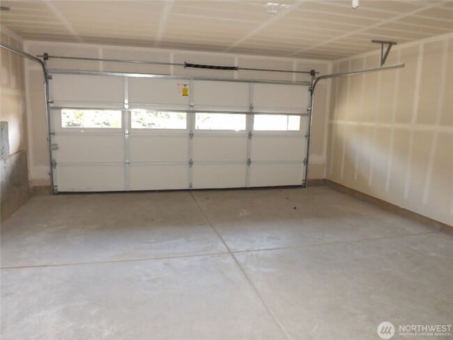 Building Photo - 8401 130th Pl SE