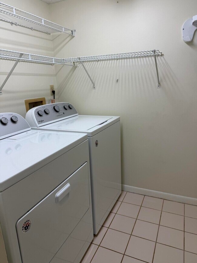 Building Photo - 13811 Oneida Dr