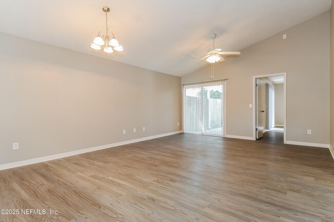 Building Photo - 2217 Destine Ln