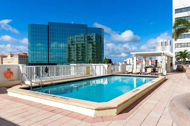 Building Photo - 628 Cleveland St