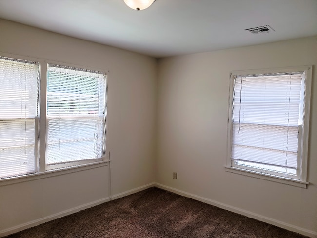 Building Photo - 667 N Meridian Ave