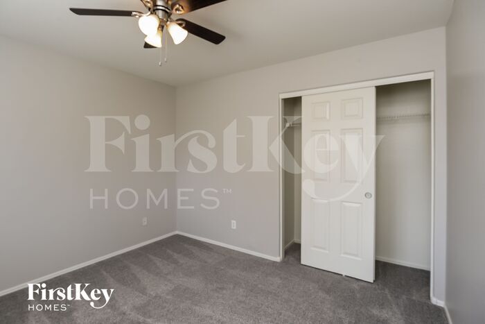 Building Photo - 2374 E Meadow Chase Dr