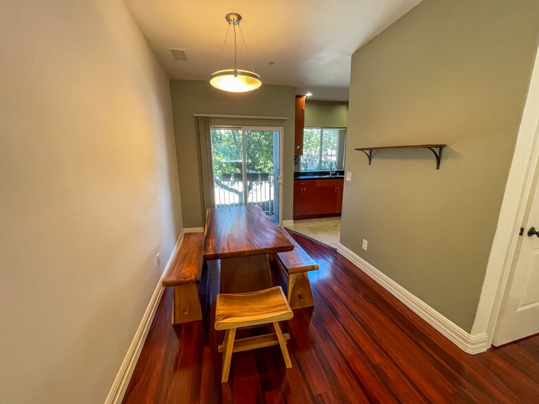 Building Photo - 2027 Beloit Ave