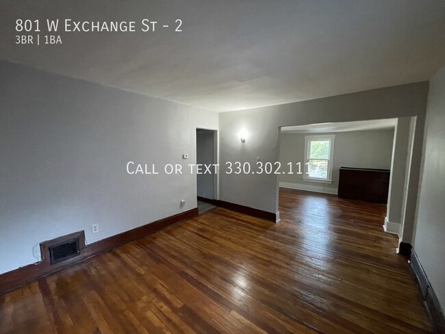 Building Photo - Three bedroom one bathroom second level ap...