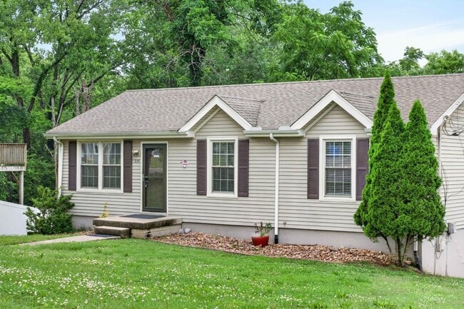 Building Photo - 235 Savely Dr