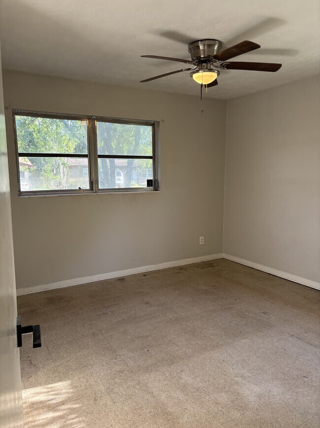 Building Photo - 7525 Sharbeth Dr S