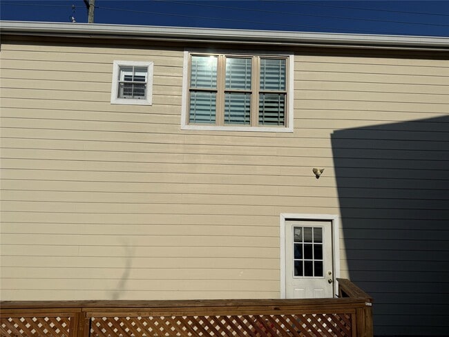 Building Photo - 8 Bayvilla Dr