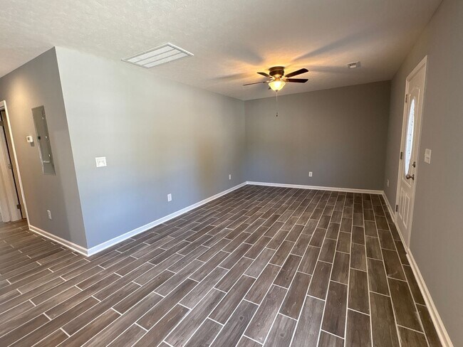 Building Photo - 411-411 W Waggoner St