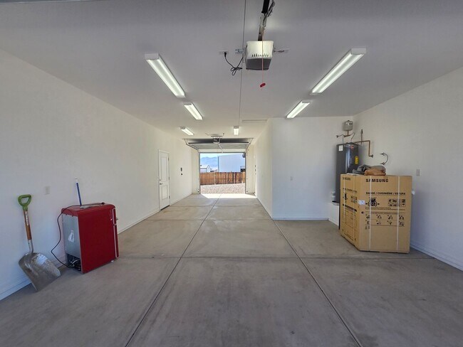 Building Photo - Beautiful new build-Never been lived in with pull through 3 car garage in Fort Mohave AZ