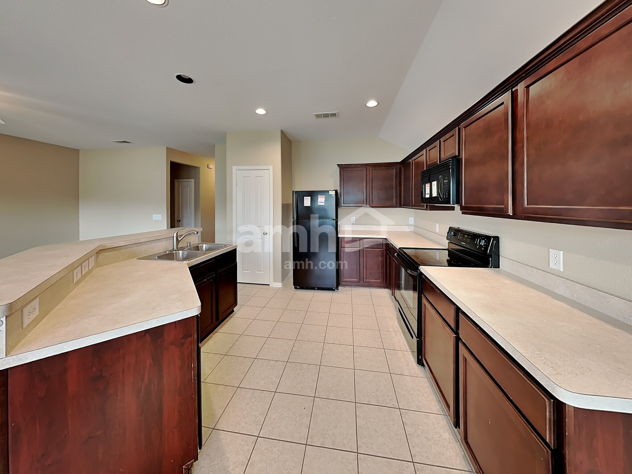 Building Photo - 1810 Sparrow Ln