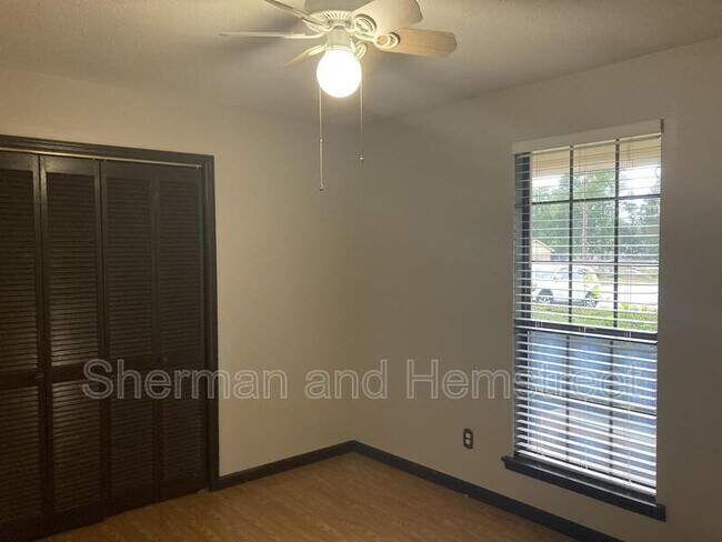 Building Photo - 267 Sioux Ct