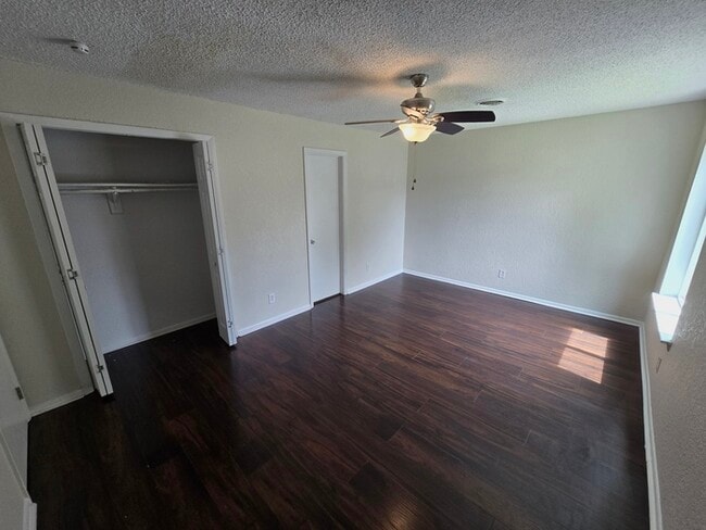 Building Photo - Charming 3BD/3BA Home with Modern Upgrades