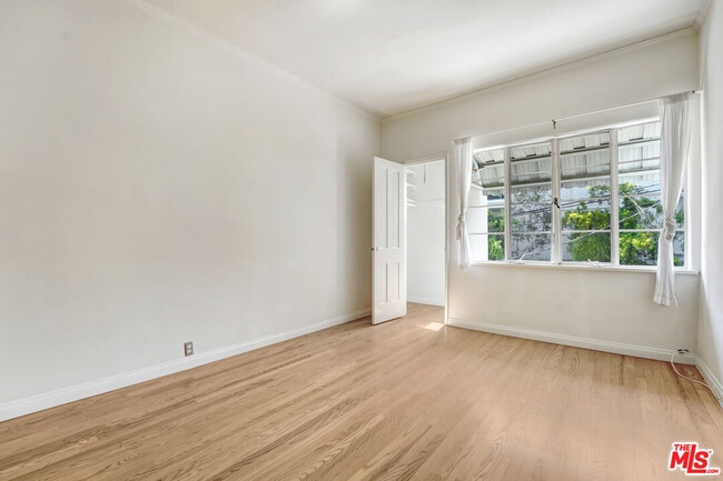 Building Photo - 1443 Hayworth Ave