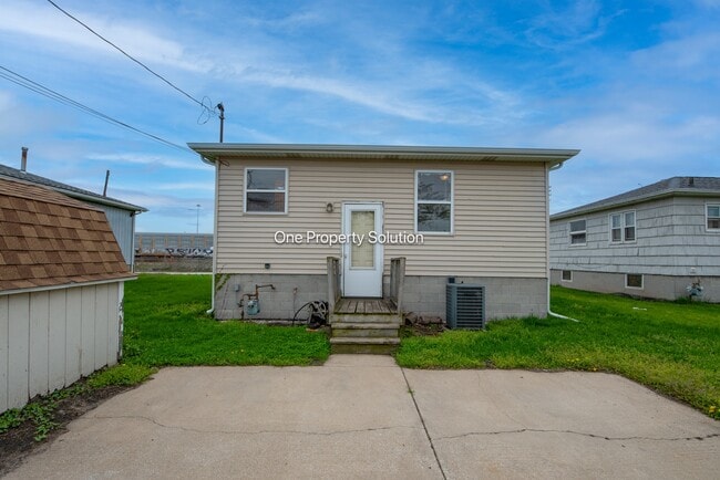 Building Photo - 1227 Logan St