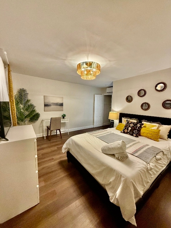 Building Photo - 115 Penn St