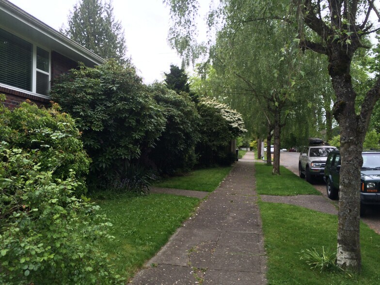 Building Photo - 1002 N 5th St