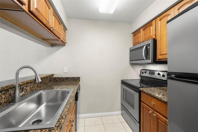 Building Photo - 5440 S MacDill Ave
