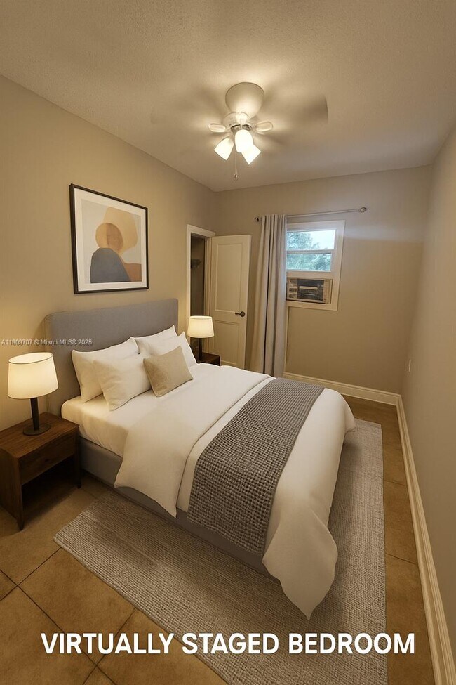 Building Photo - 1008 N 18th Ct