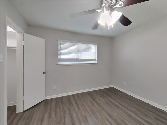 Building Photo - 4227 Burkegate Dr