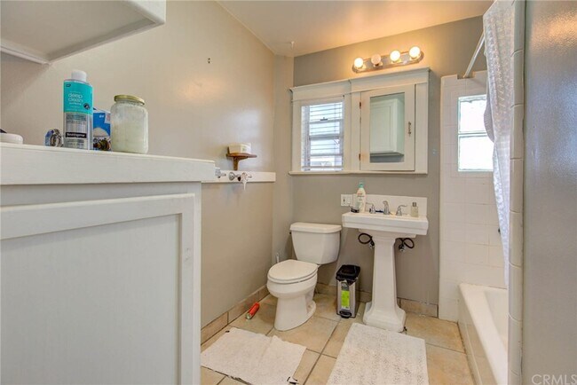 Building Photo - 223 24th St