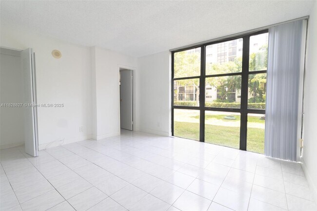 Building Photo - 17021 N Bay Rd