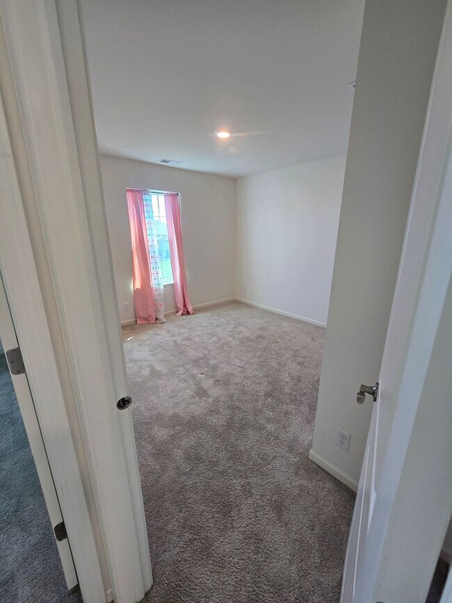 Building Photo - 1123 Hawk Hollow Dr