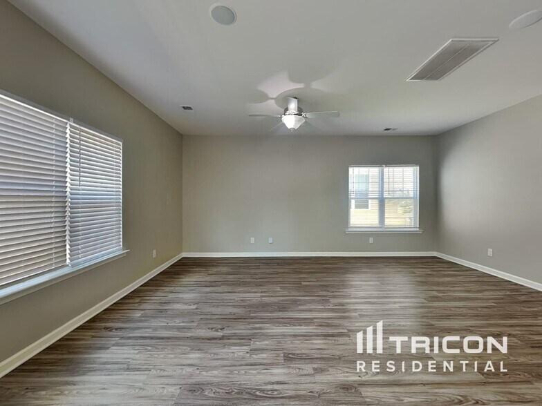 Building Photo - 364 Eastfair Dr