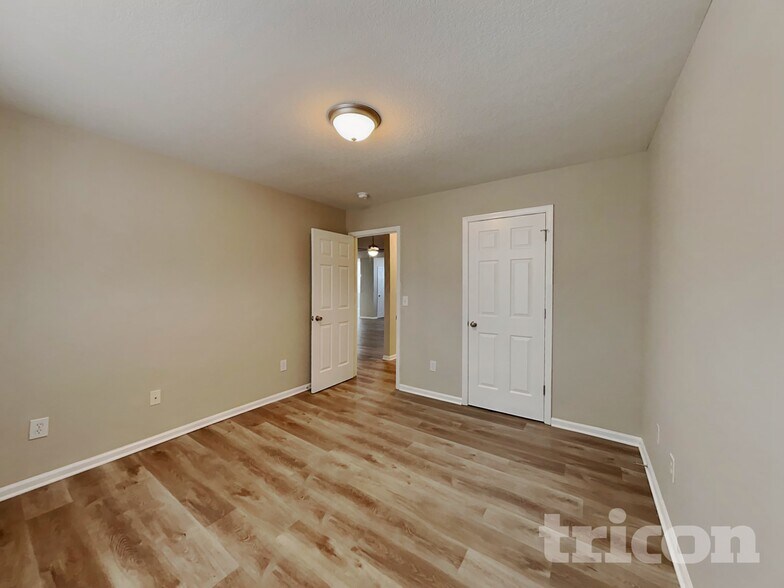 Building Photo - 110 Kingscreek Dr