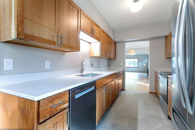 Building Photo - Updated 5 bedroom 2 bath single family house