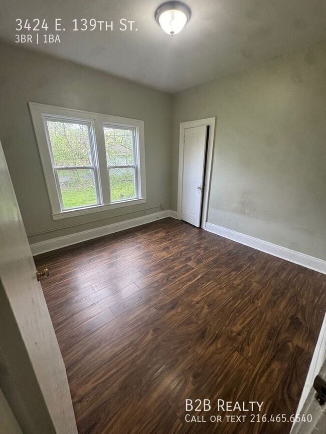 Building Photo - 3424 E 139th St