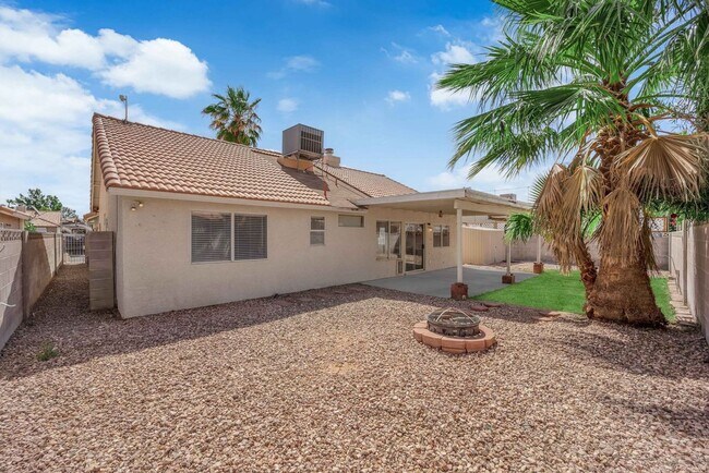 Building Photo - Well-Maintained 3BR Home | Open Living, Private Yard, Prime NW Location