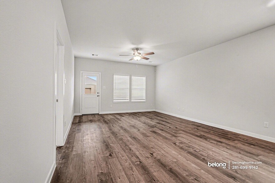 Building Photo - 4015 Ancient Honor Dr