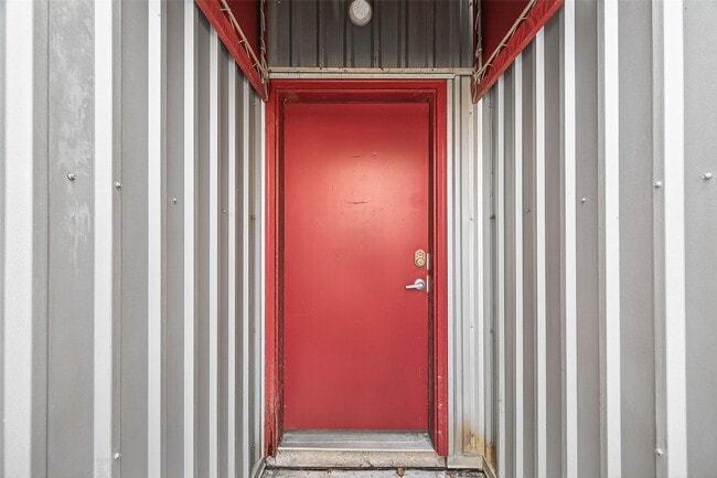 Building Photo - 6911 Yellowstone Way Dr