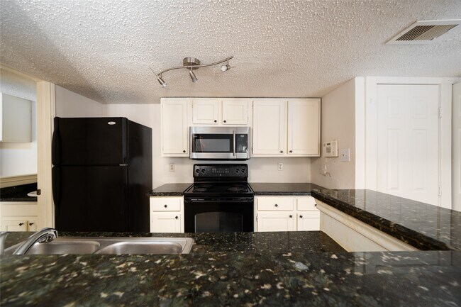 Building Photo - 2300 Old Spanish Trl