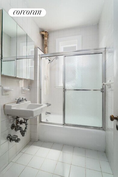 Building Photo - 27 Commerce St