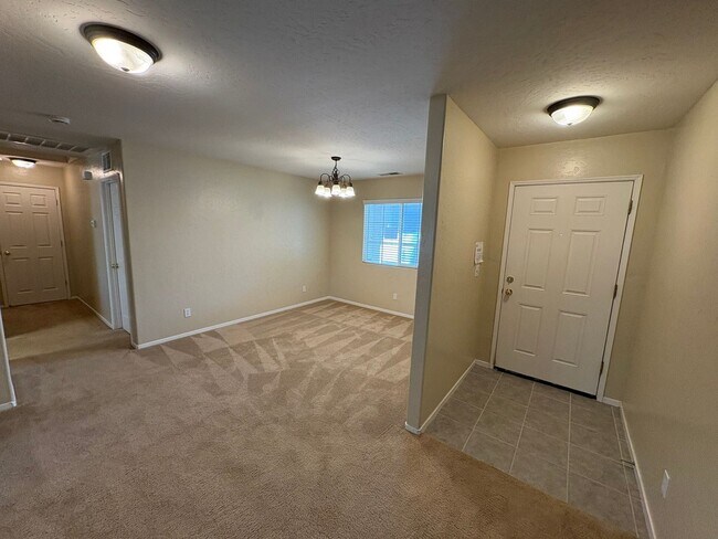 Building Photo - Lovely NW Visalia Home Near Shopping Centers Available Now!