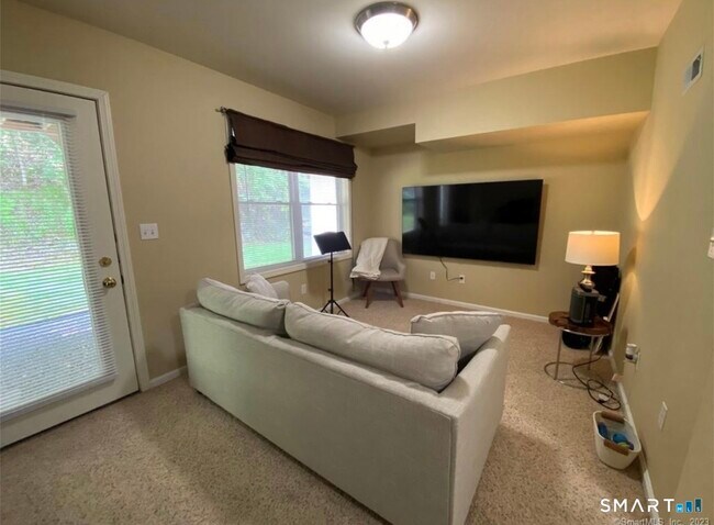 Building Photo - 11 Trout Brook Cir