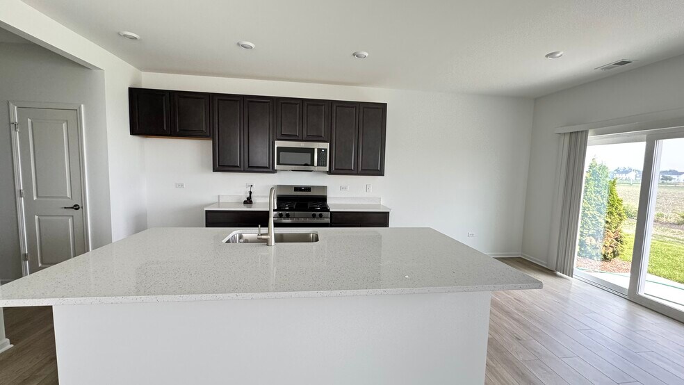 Building Photo - 25631 W Yorkshire Dr